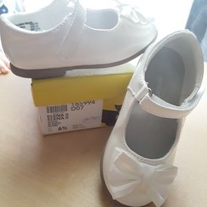 Smart fit white todler shoes #6.5
